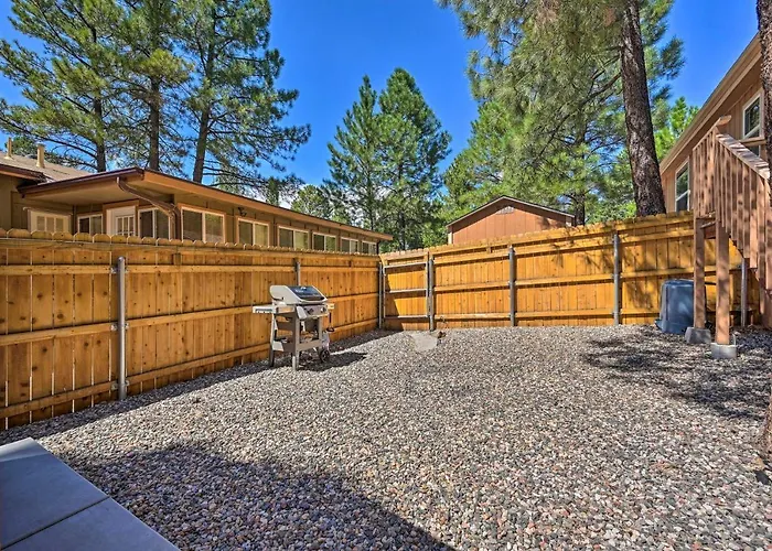 Near Hiking: W/ Deck & Yard Ferienhaus